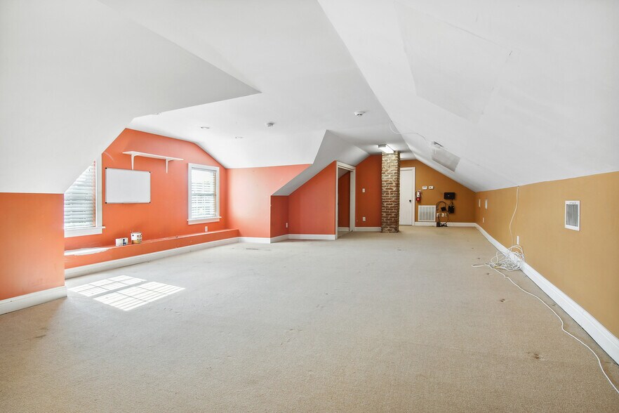 More Photos Of 5631 Magazine St, New Orleans Office For Sale