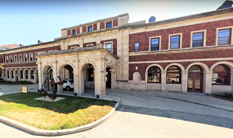 Primary Photo Of 100 N Chestnut St, Champaign Office For Lease