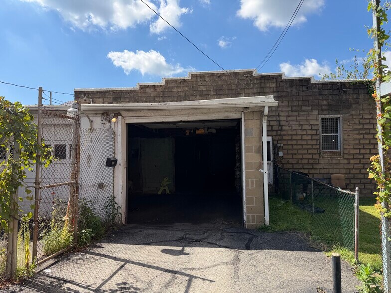 Primary Photo Of 1404 4th Ave, Coraopolis Warehouse For Sale
