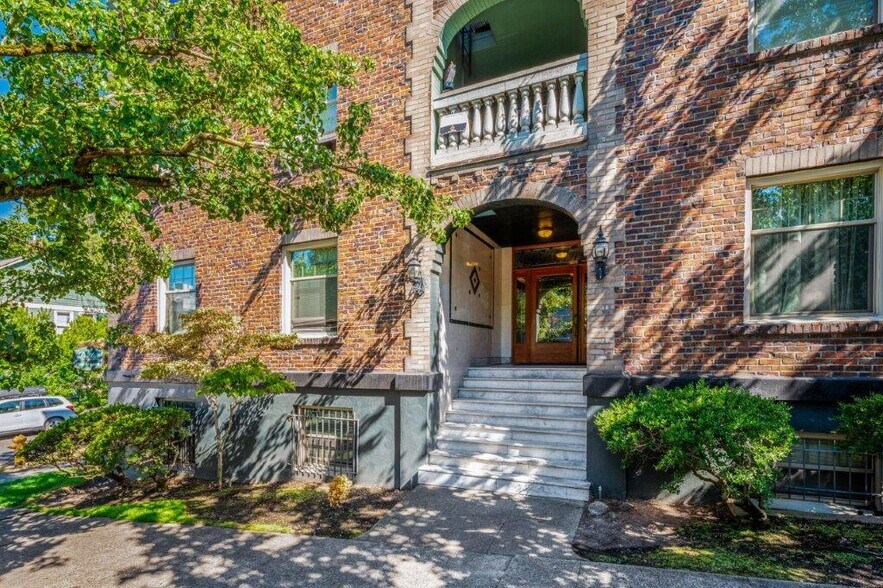 Primary Photo Of 1052 E Thomas St, Seattle Apartments For Sale