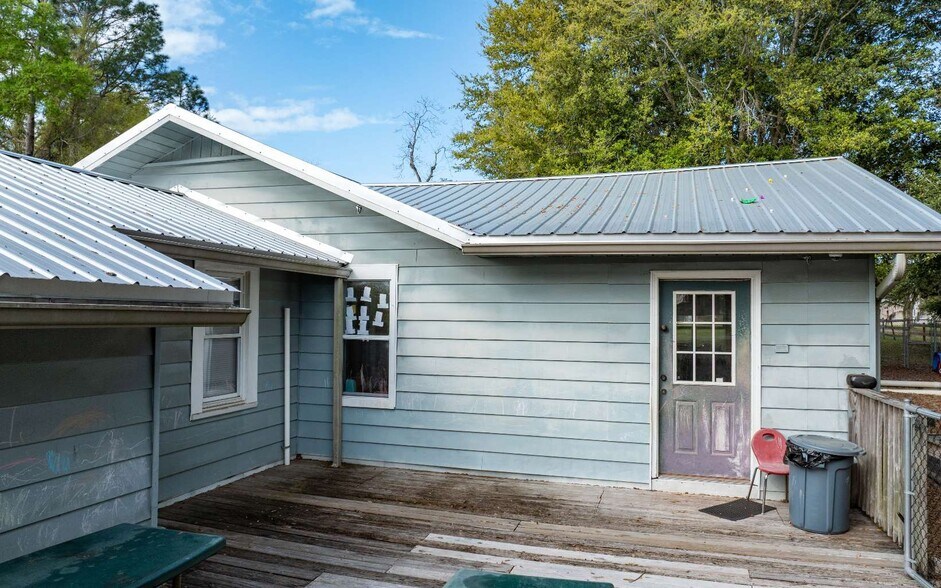 More Photos Of 311 NE Crawford St, Mayo Office For Sale