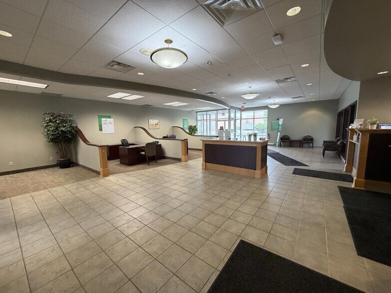 More Photos Of 7075 Aurora Rd, Aurora Bank For Sale