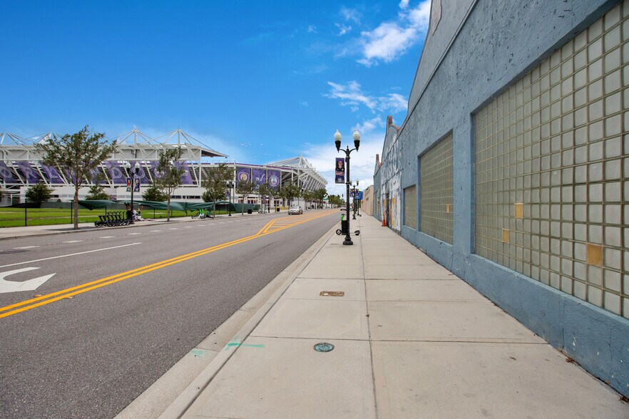 More Photos Of 617 W Central Blvd, Orlando Warehouse For Lease