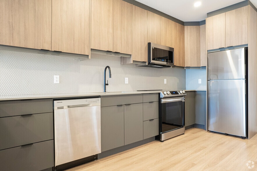 More Photos Of 909 5 Av SW, Calgary Apartments For Lease