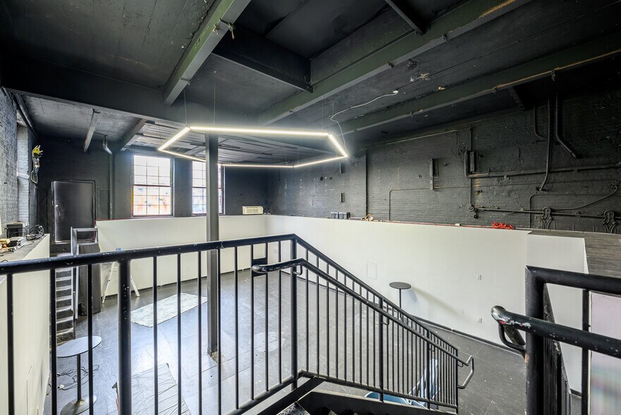 More Photos Of 86-90 Forrest St, Jersey City Warehouse For Lease