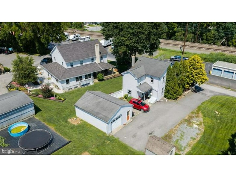 More Photos Of 240 Railroad Ave, Bird In Hand Flex For Sale