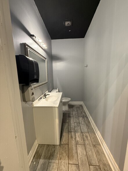 More Photos Of 3215-3217 S Macdill, Tampa Unknown For Lease