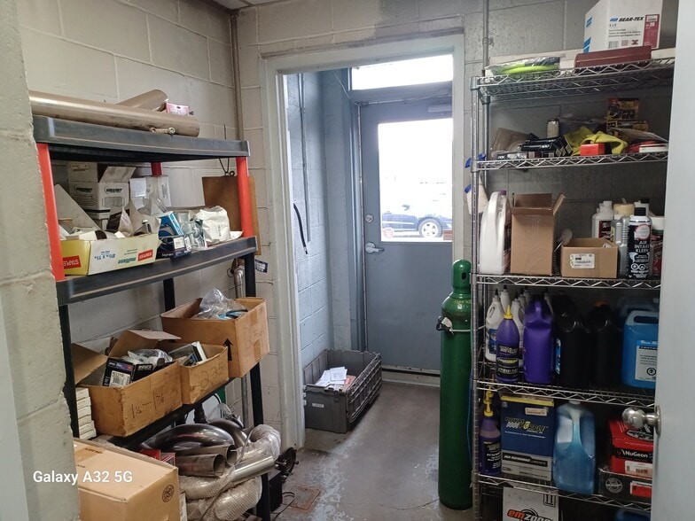 More Photos Of 39 Cleopatra Dr, Nepean Warehouse For Sale