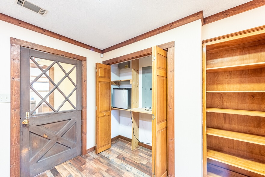 More Photos Of 706 W Barnard St, Glennville Medical For Sale