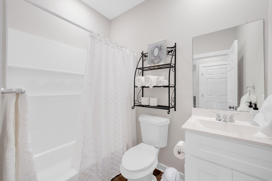 More Photos Of 10317 Lake Rd, Houston Apartments For Sale