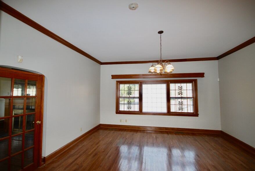 More Photos Of 1651 Hollywood Dr, Jackson Office For Sale