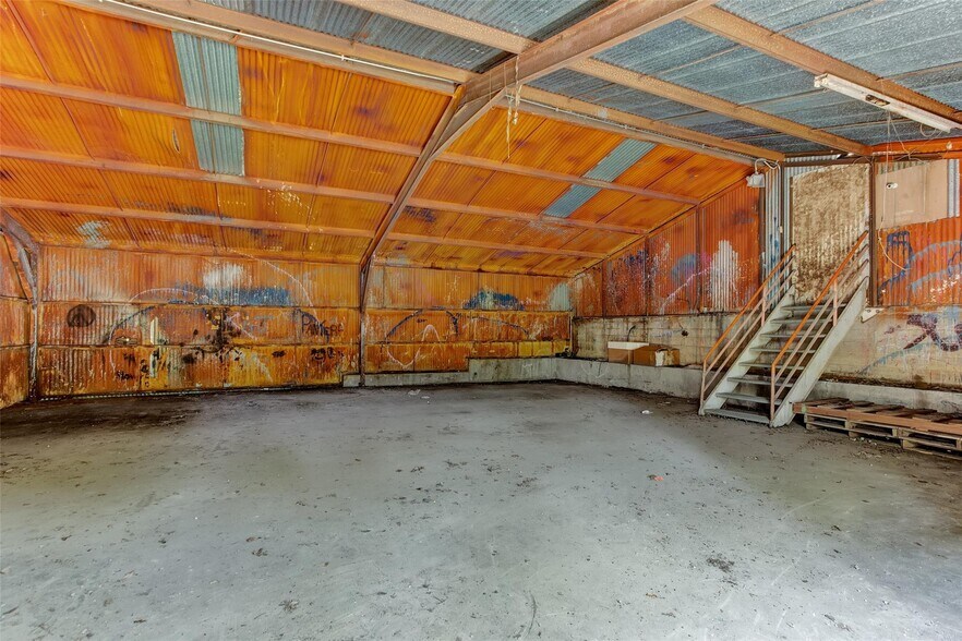 More Photos Of 5626 Texoma Pky, Sherman Industrial For Lease