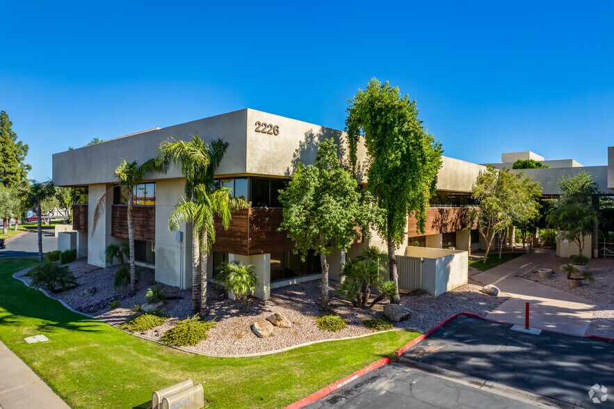 More Photos Of 2222-2228 W Northern Ave, Phoenix Unknown For Lease