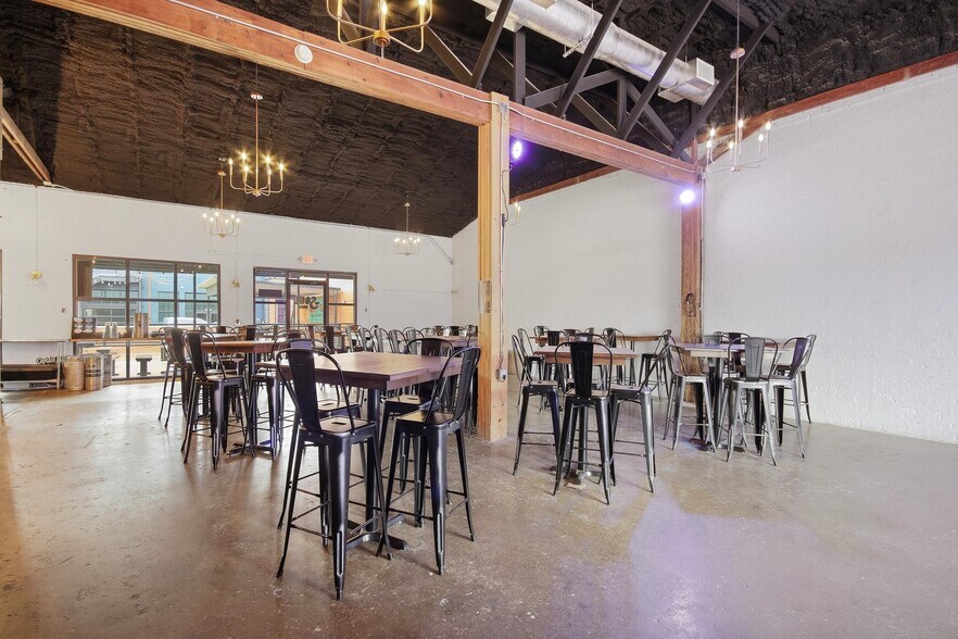 More Photos Of 806 S 2nd St, Abilene Light Distribution For Lease