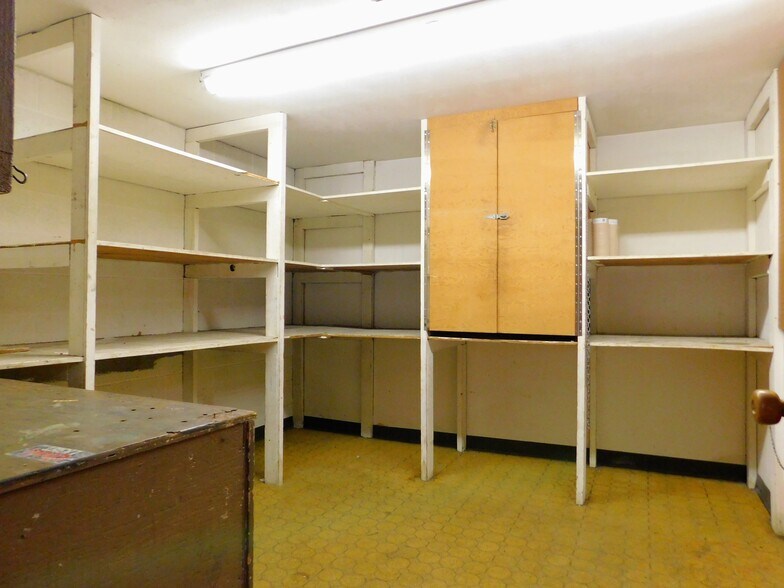 More Photos Of 720 SW F Ave, Lawton Manufacturing For Sale