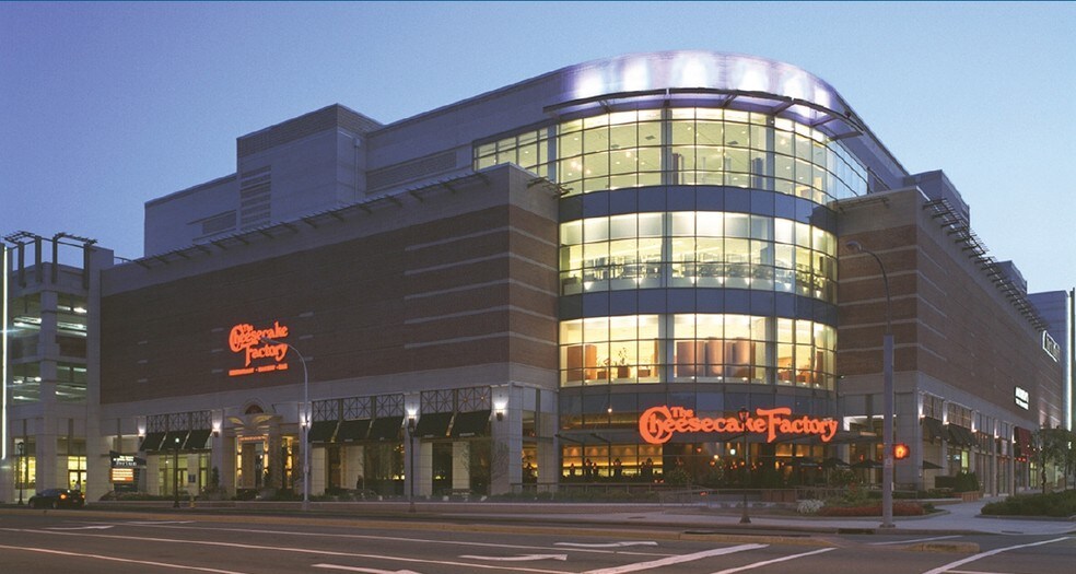 More Photos Of 100 Bloomingdale Rd, White Plains Freestanding For Lease