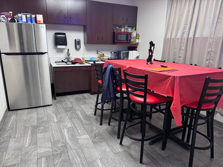 More Photos Of 2200 George Dieter Dr, El Paso Healthcare For Sale