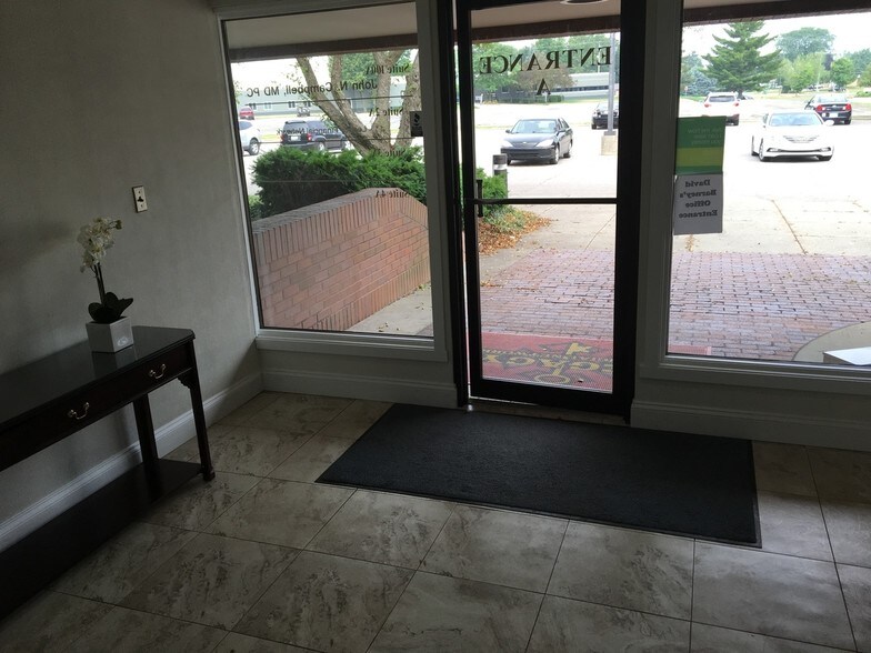 More Photos Of 1676 Viewpond Dr SE, Grand Rapids Office For Lease