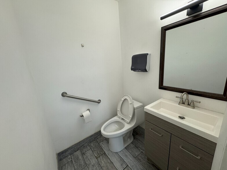 More Photos Of 795 S Federal Hwy, Hollywood Medical For Lease