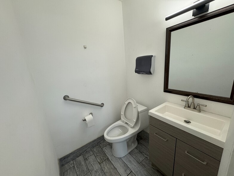More Photos Of 795 S Federal Hwy, Hollywood Medical For Lease