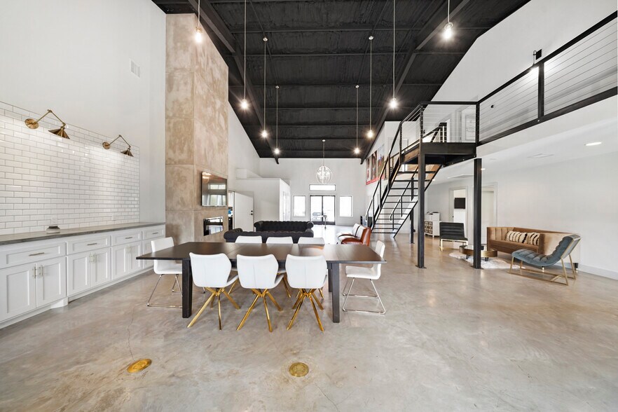 More Photos Of 12726 Moon Rd, Willis Loft Creative Space For Sale