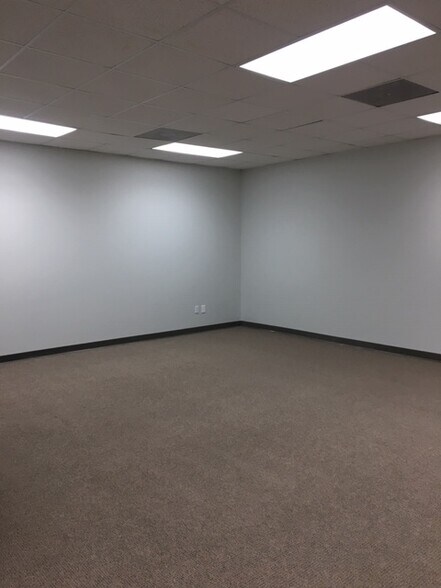 More Photos Of 509 Mineral Trace, Birmingham Light Distribution For Lease