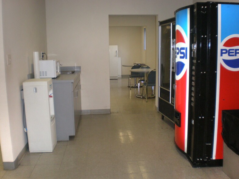 More Photos Of 11-21 N Skokie Hwy, Lake Bluff Office For Lease