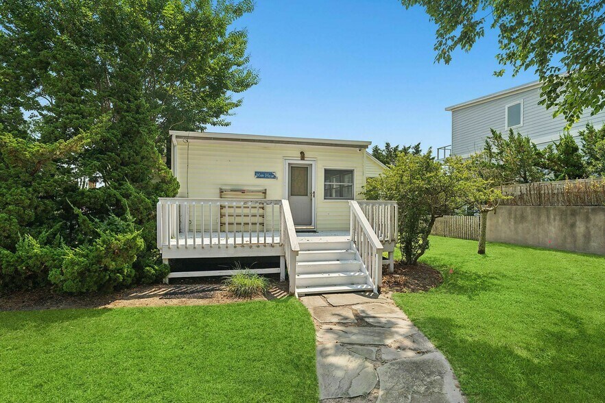 More Photos Of 35 Gardners Ln, Hampton Bays Apartments For Sale