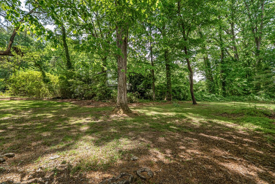 More Photos Of 2870 King William Ave, West Point Flex For Sale