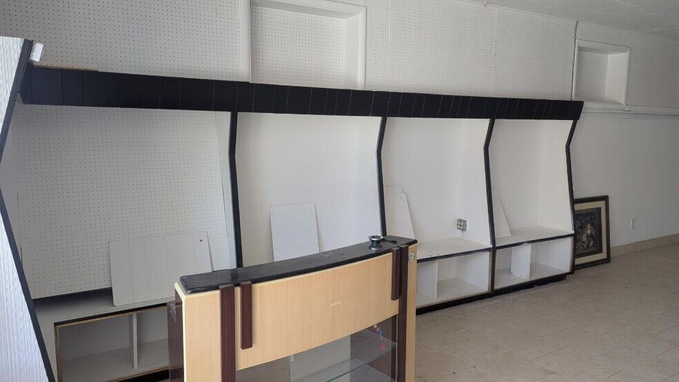 More Photos Of 112 S Main St, Fairview Storefront For Sale