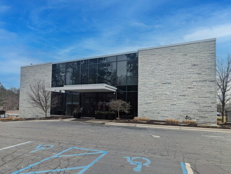 More Photos Of 40700 Woodward Ave, Bloomfield Hills Office For Sale