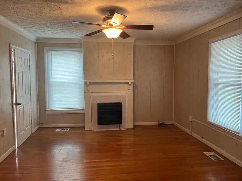 More Photos Of 1129 Thomas Jefferson Rd, Forest General Retail For Sale