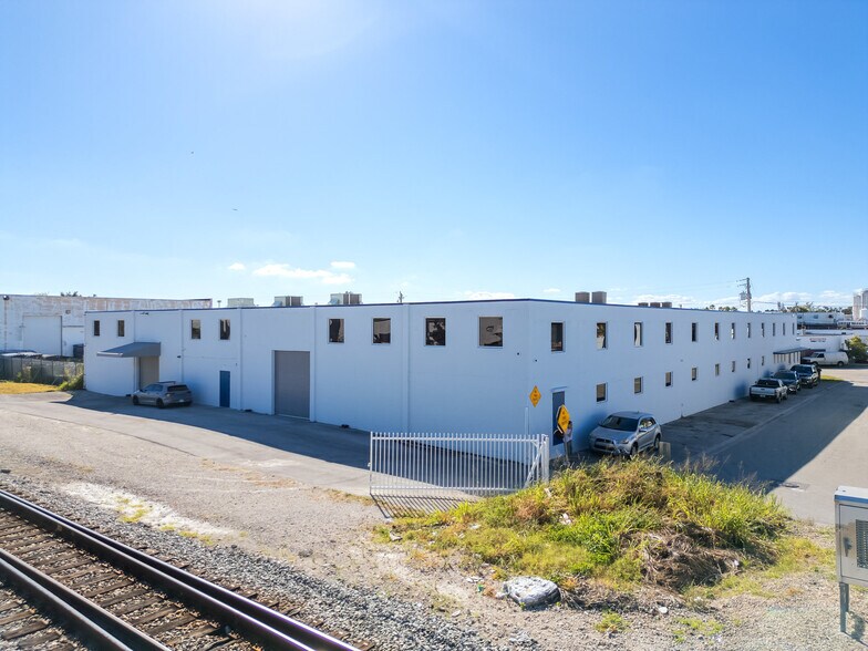 More Photos Of 6899 NE 4th Ave, Miami Warehouse For Lease