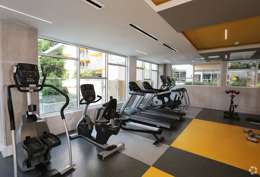 More Photos Of 424 W Pico Blvd, Los Angeles Apartments For Lease