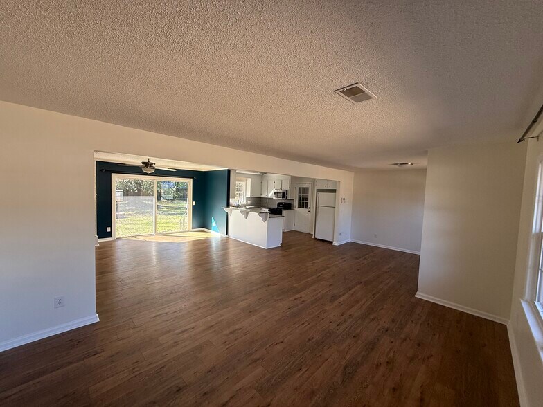 More Photos Of 118 E 7th North St, Summerville Office For Lease