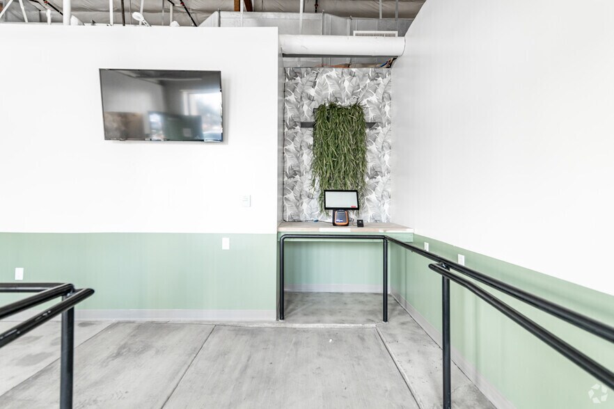 More Photos Of 16711-16725 Hawthorne Blvd, Lawndale Unknown For Lease