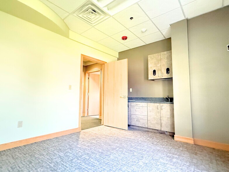 More Photos Of 3515 Coolidge Rd, East Lansing Medical For Lease