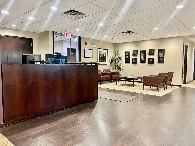 More Photos Of 619 Enterprise Dr, Oak Brook Medical For Lease