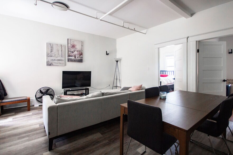 More Photos Of 1033 Granville St, Vancouver Apartments For Sale