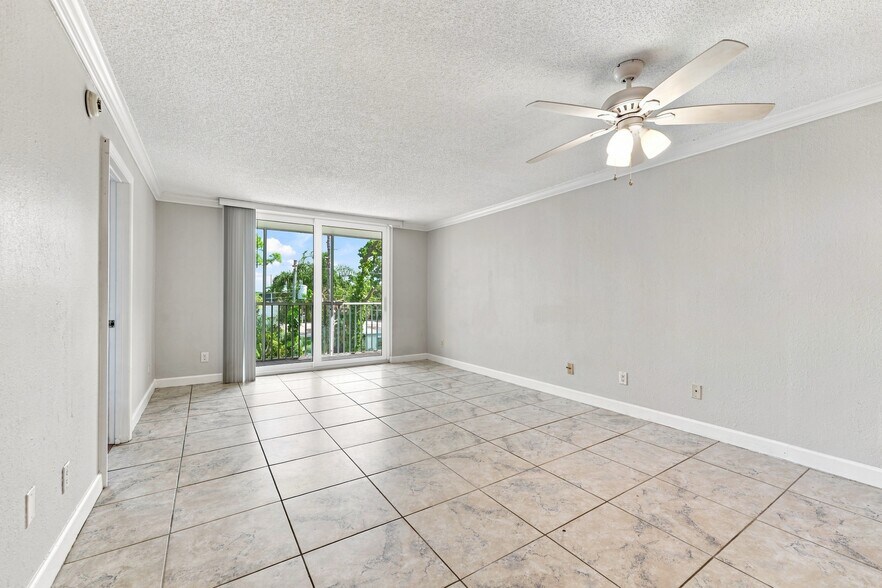 More Photos Of 2725 Coconut Bay Ln, Sarasota Apartments For Sale
