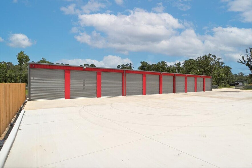 Primary Photo Of 277 Moses St, Zavalla Self Storage For Sale