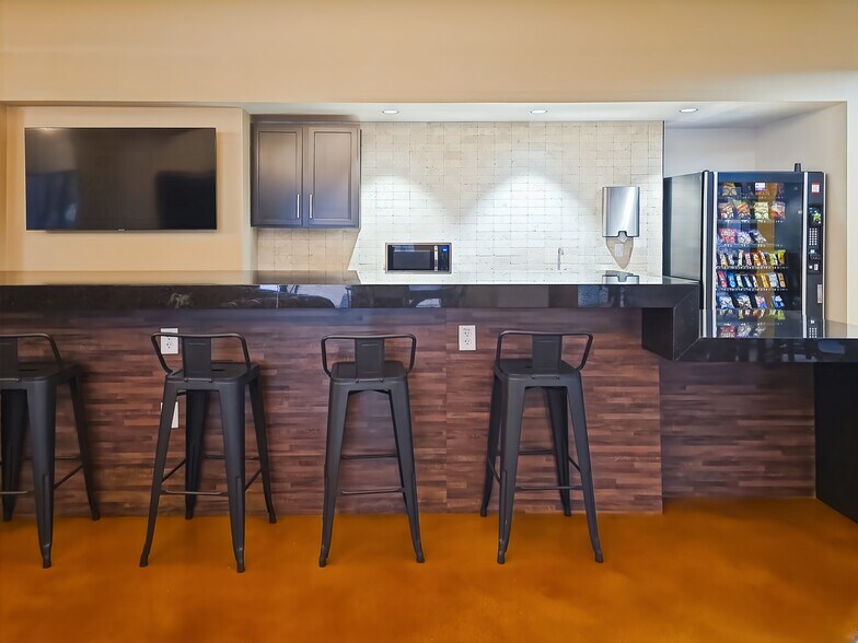 More Photos Of 8940 Fourwinds Dr, San Antonio Coworking Space