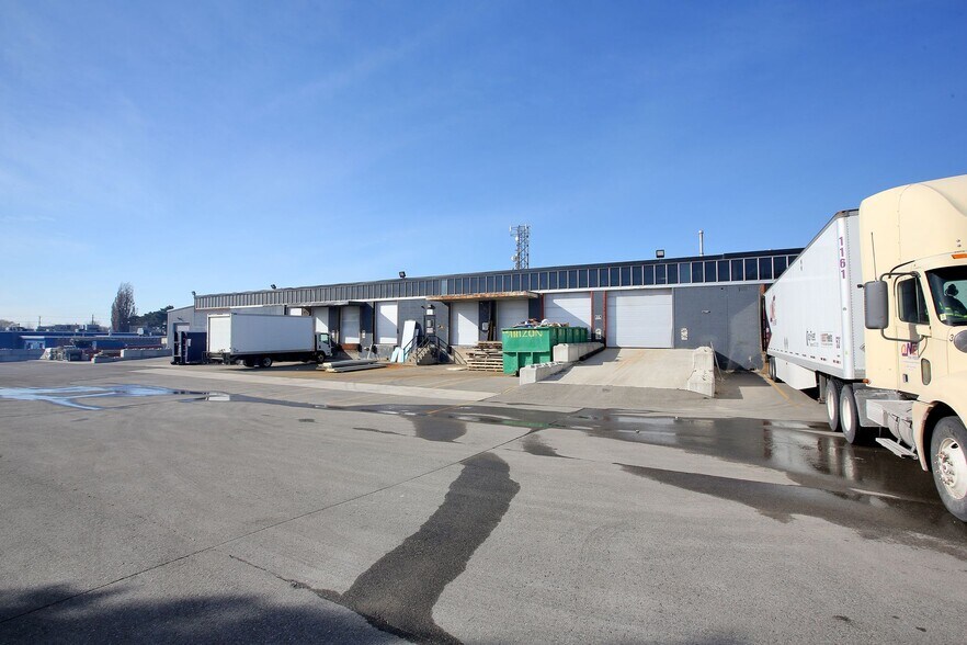 More Photos Of 94 Brockport Dr, Toronto Service For Lease