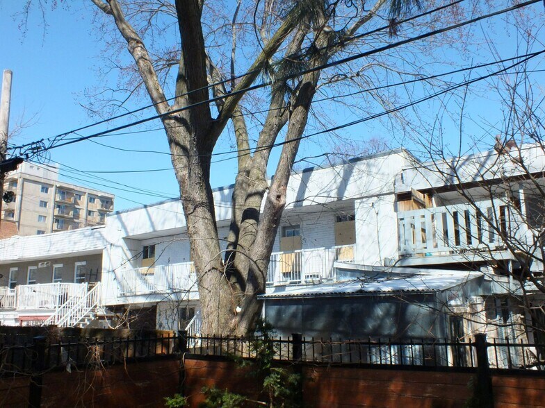 More Photos Of 1808 Rue Beaudry, Montréal Land For Sale