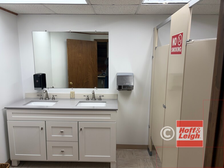 More Photos Of 835 Southeast Ave, Tallmadge Office For Lease