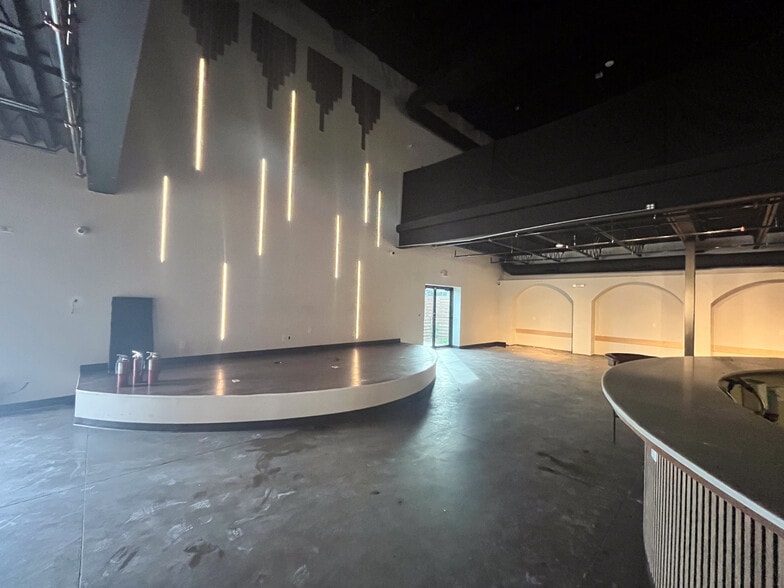 More Photos Of 5316 Washington Ave, Houston Bar For Lease
