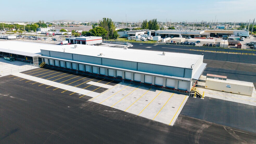 More Photos Of 7000 NW 60th St, Miami Warehouse For Lease