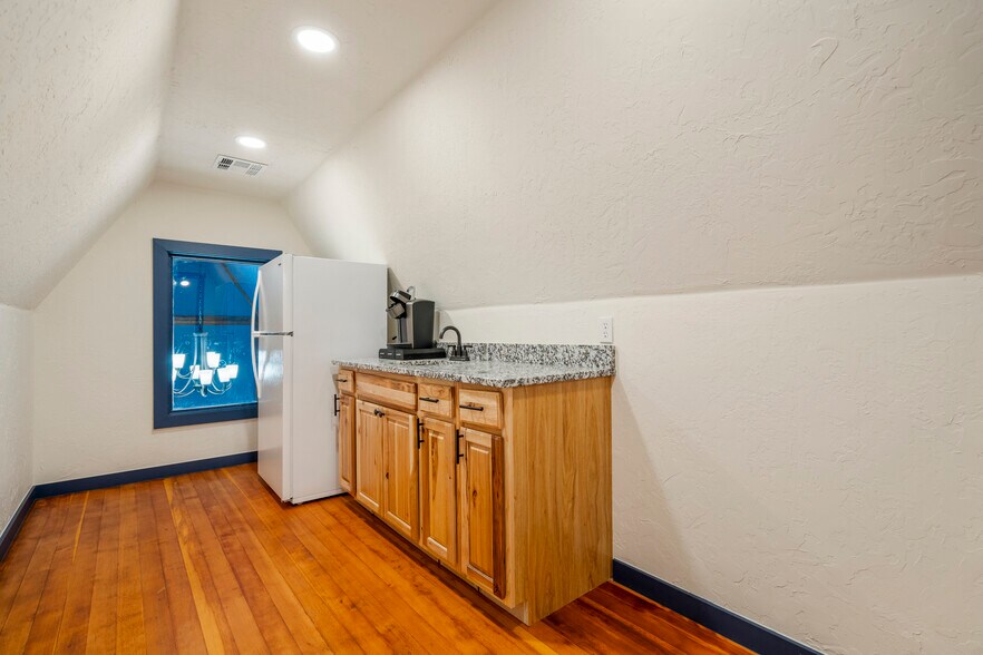 More Photos Of 1823 W 51st St, Tulsa Freestanding For Sale