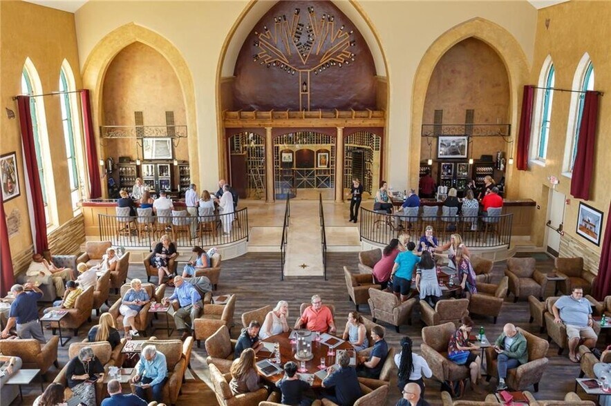 More Photos Of 211 Kenmawr Ave, Braddock Restaurant For Sale