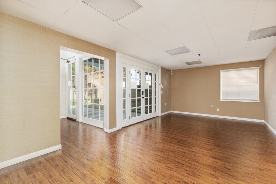 More Photos Of 18592 Main St, Huntington Beach Office For Lease